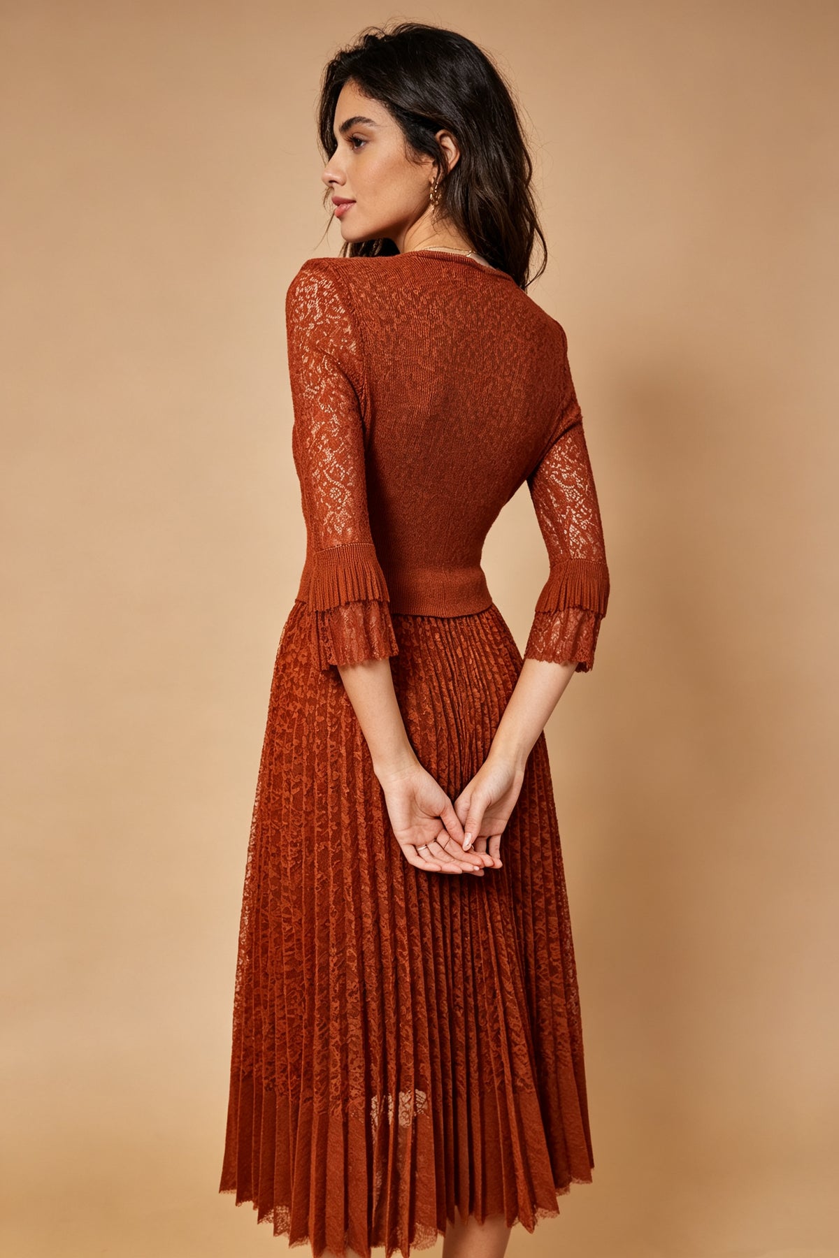 Q26 Pleated Lace Magic Dress with Half Sleeves