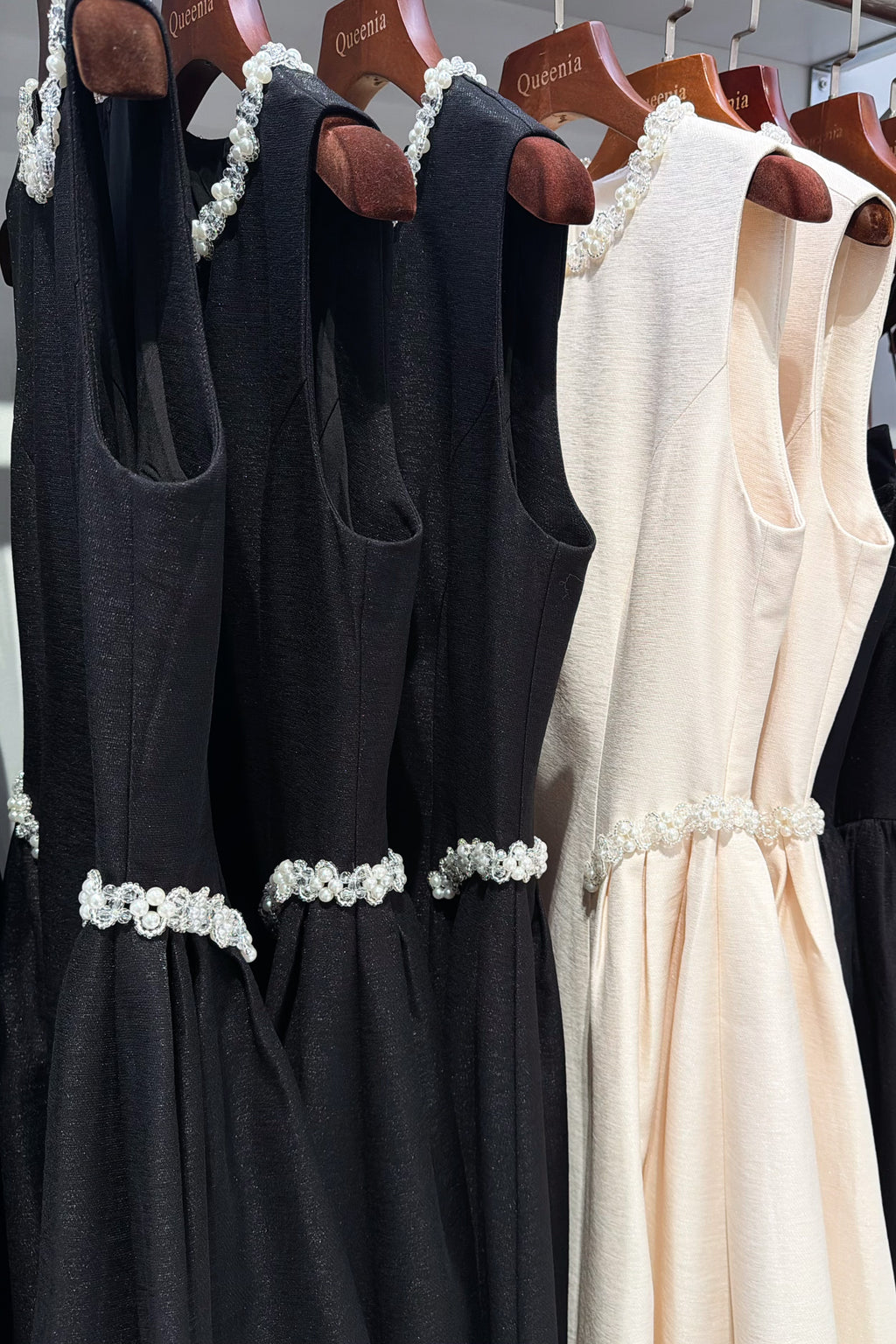 Q26 Pearl Embellished Neckline Midi Dress