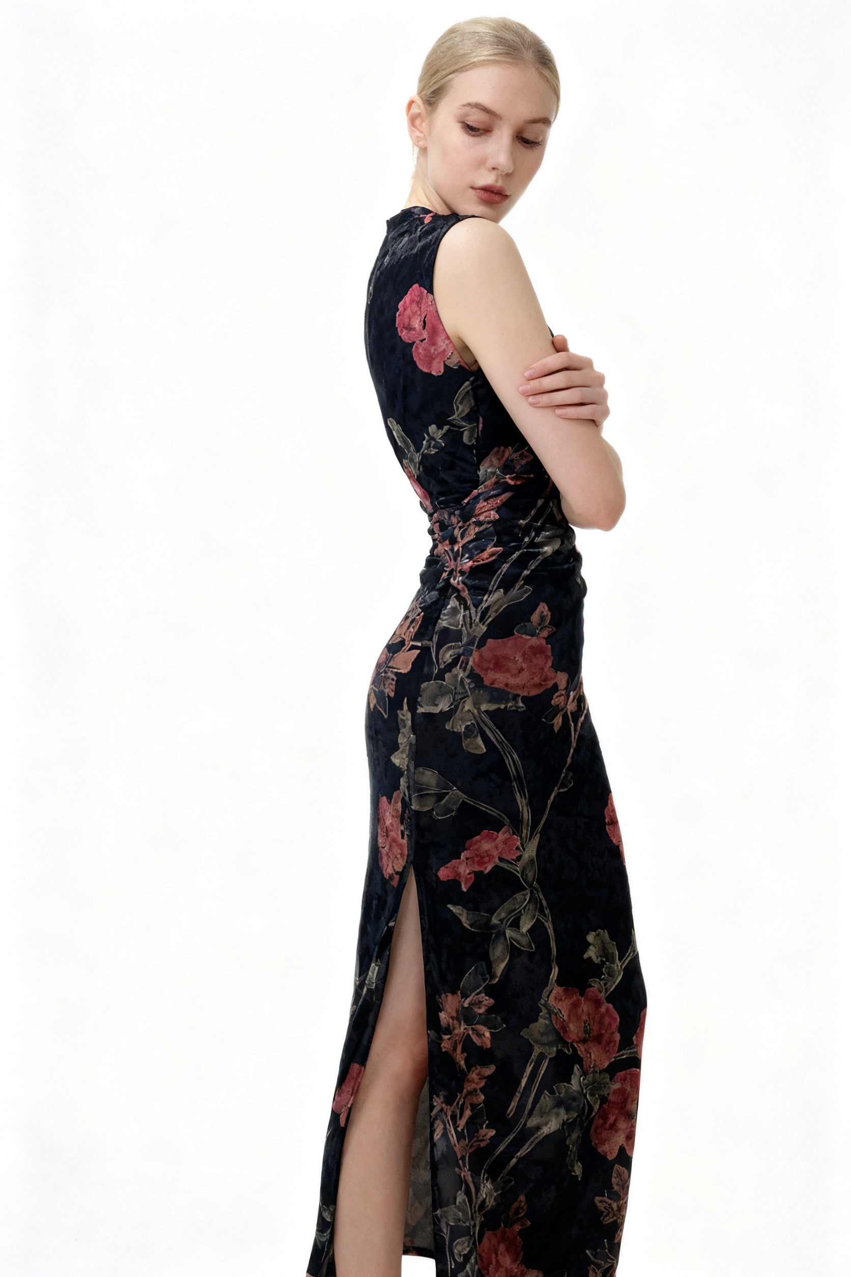 Q25 Velvet Buckle Slit Dress