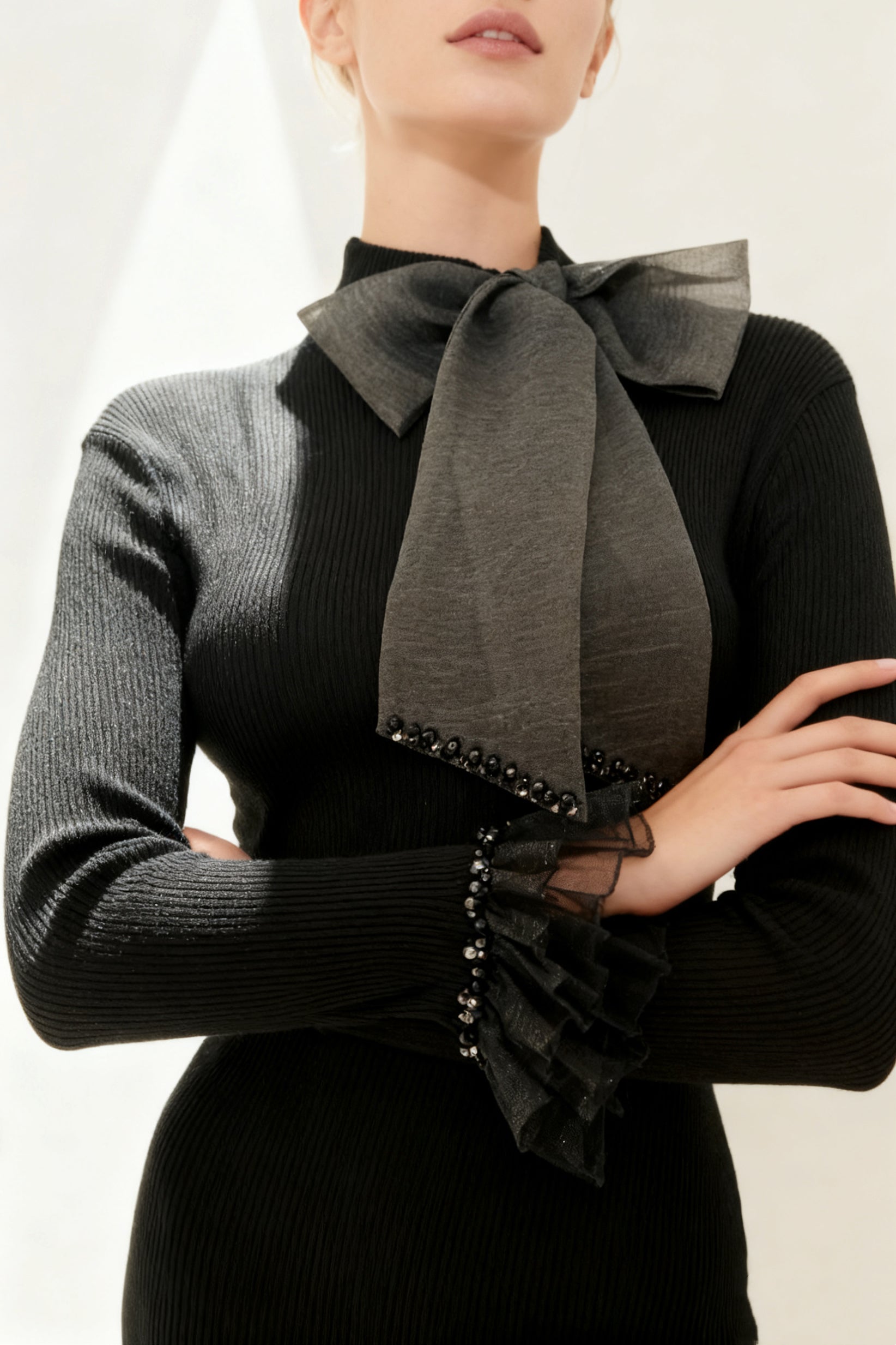 Q25 Bow-Cuff Sweater Top